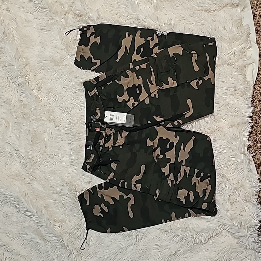 REDFOX Cargo 3D Pocket Pants - Camo Size Medium